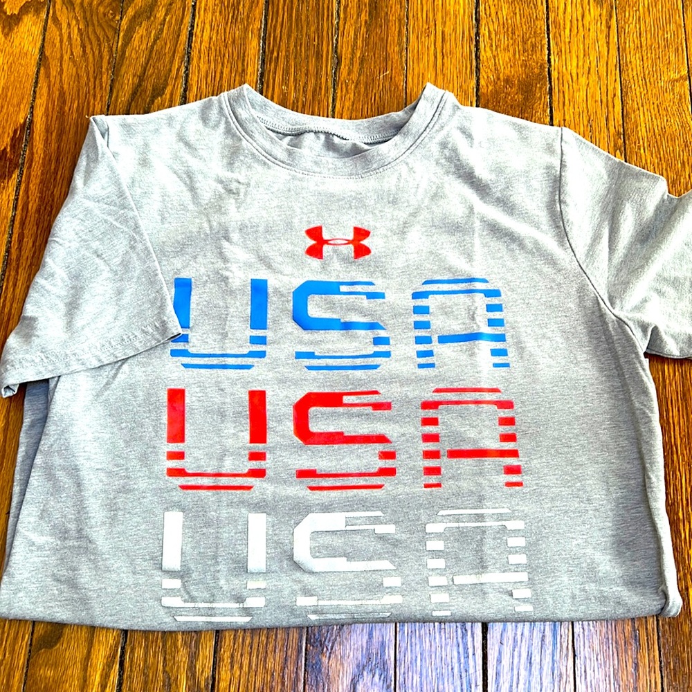 Under Armour Like New USA Youth T-Shirt - Size Large